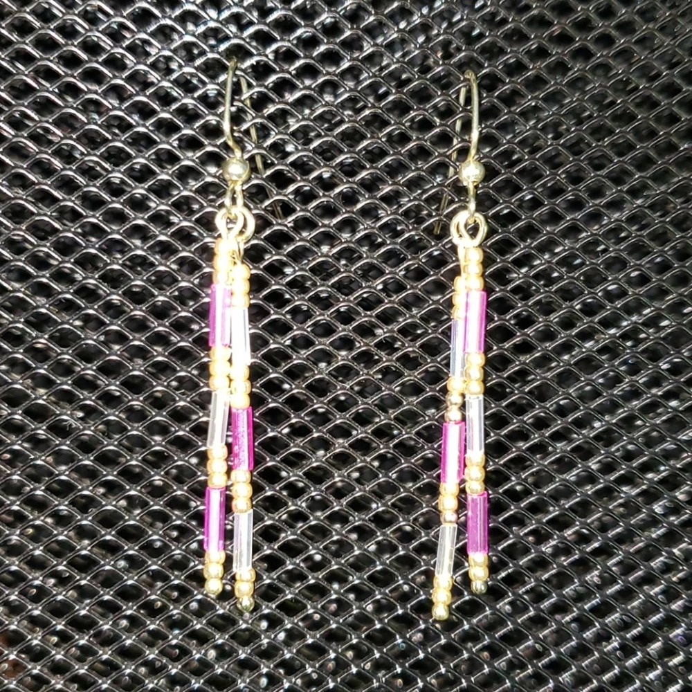Fuchsia bugle & gold seed beaded earrings - Picture 5 of 7